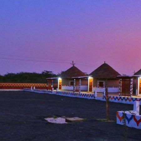 Banni Village Resort - Rann Of Kutch Bherandiāla المظهر الخارجي الصورة