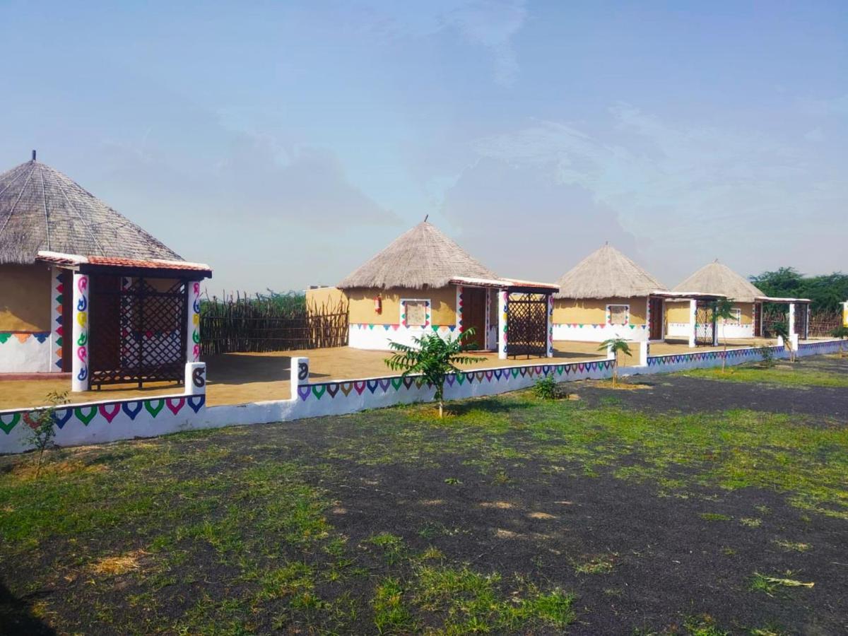 Banni Village Resort - Rann Of Kutch Bherandiāla المظهر الخارجي الصورة