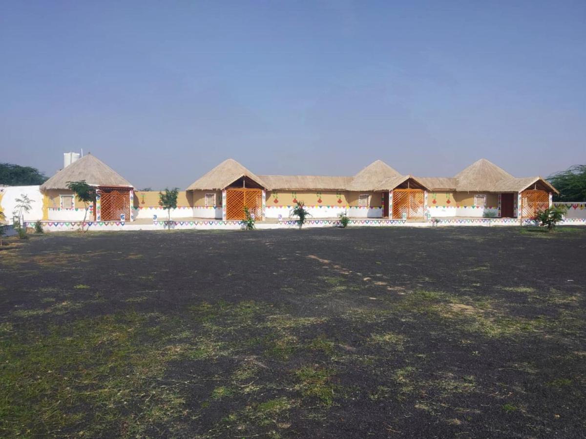 Banni Village Resort - Rann Of Kutch Bherandiāla المظهر الخارجي الصورة