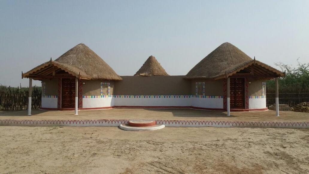 Banni Village Resort - Rann Of Kutch Bherandiāla المظهر الخارجي الصورة
