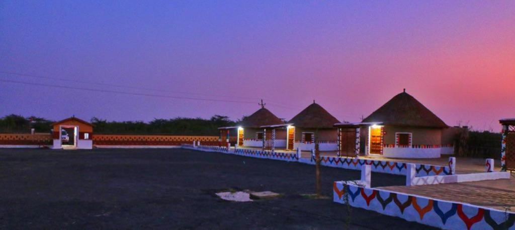 Banni Village Resort - Rann Of Kutch Bherandiāla المظهر الخارجي الصورة